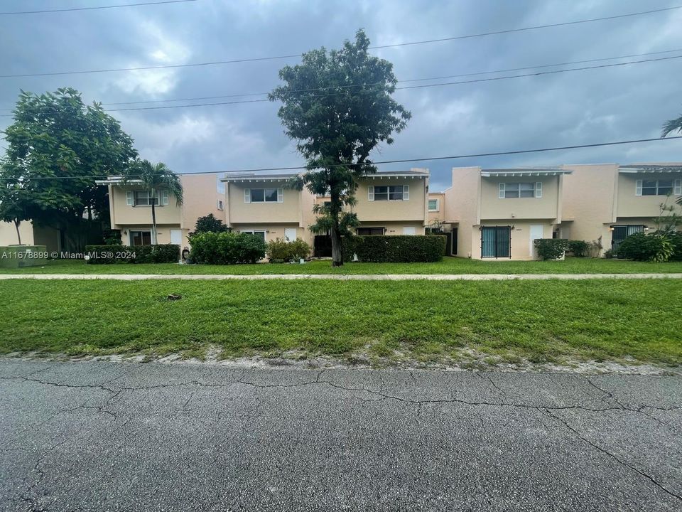 For Sale: $360,000 (2 beds, 1 baths, 954 Square Feet)