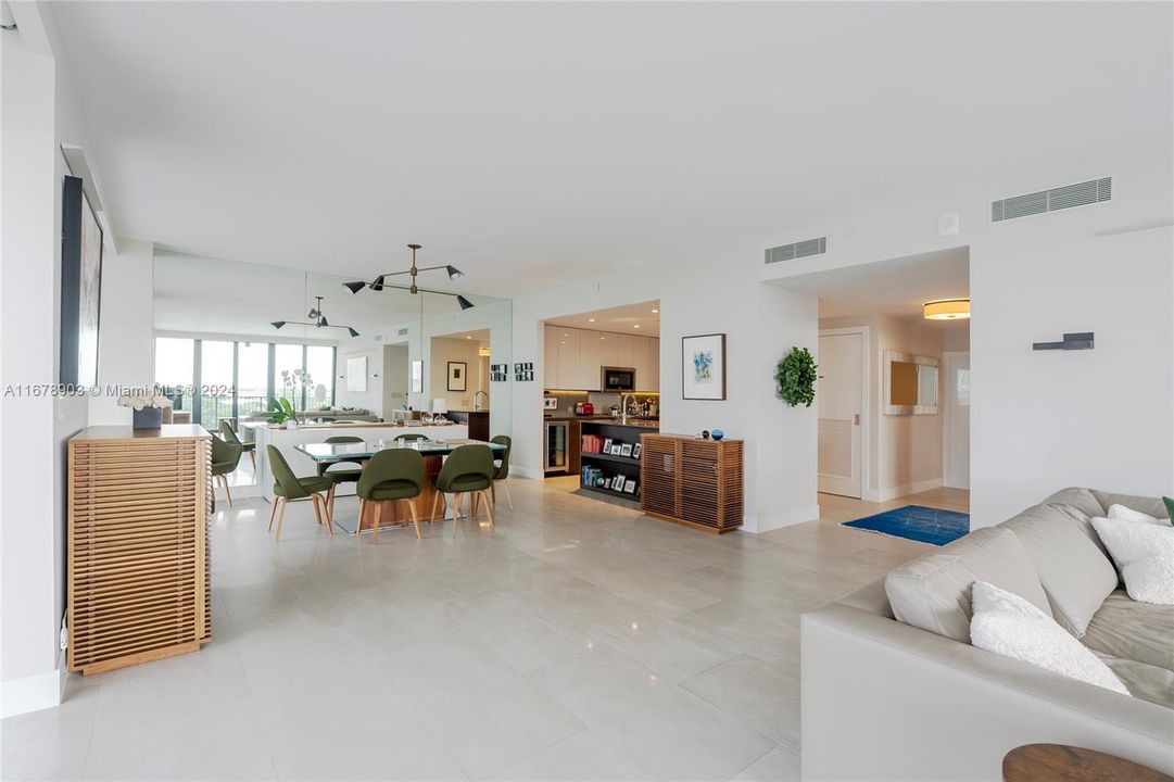 For Sale: $2,150,000 (2 beds, 2 baths, 1720 Square Feet)