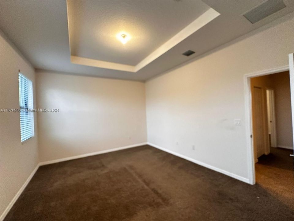 For Rent: $3,900 (3 beds, 2 baths, 1965 Square Feet)