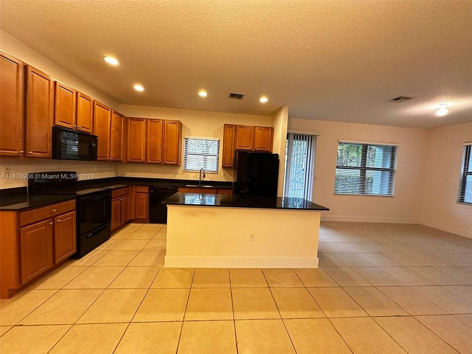 For Rent: $3,900 (3 beds, 2 baths, 1965 Square Feet)