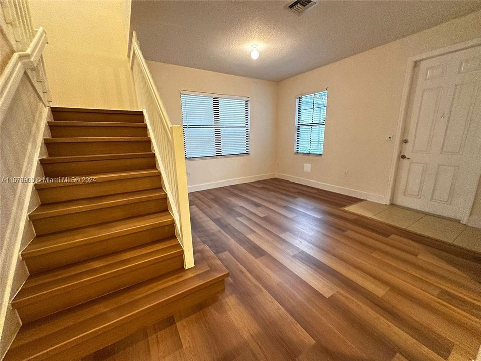 For Rent: $3,900 (3 beds, 2 baths, 1965 Square Feet)