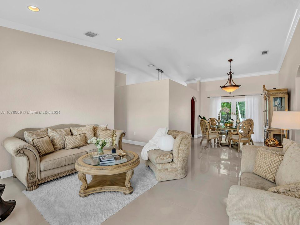 For Sale: $1,087,500 (4 beds, 2 baths, 2115 Square Feet)