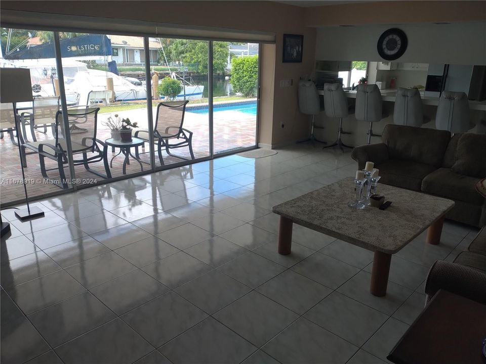 En Venta: $3,299,000 (4 camas, 3 baños, 2419 Pies cuadrados)