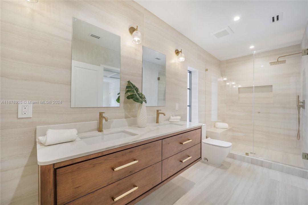 Upstairs Master Bathroom