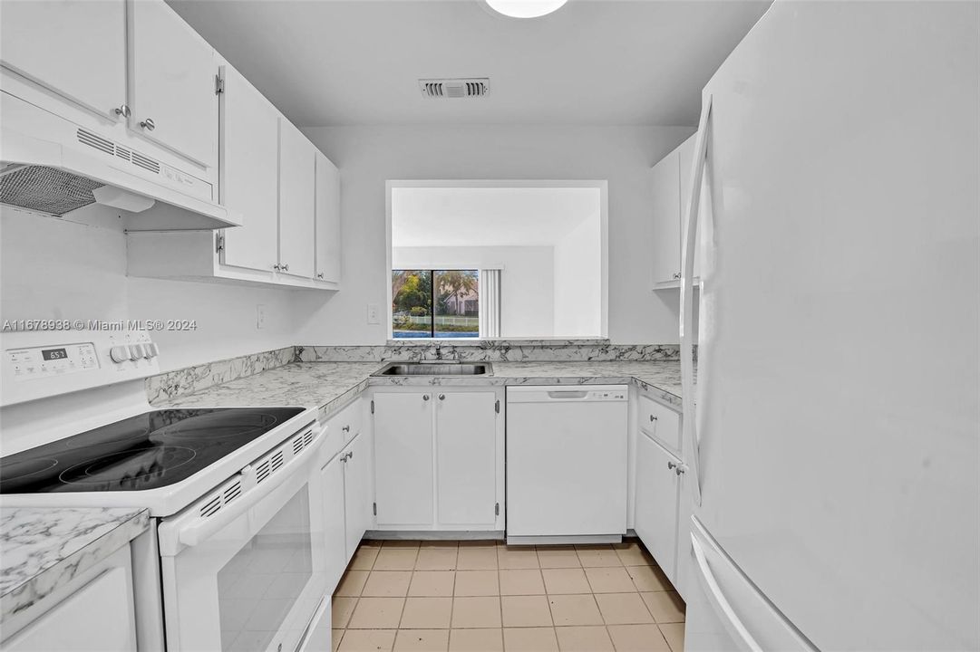 For Sale: $315,000 (2 beds, 2 baths, 1113 Square Feet)