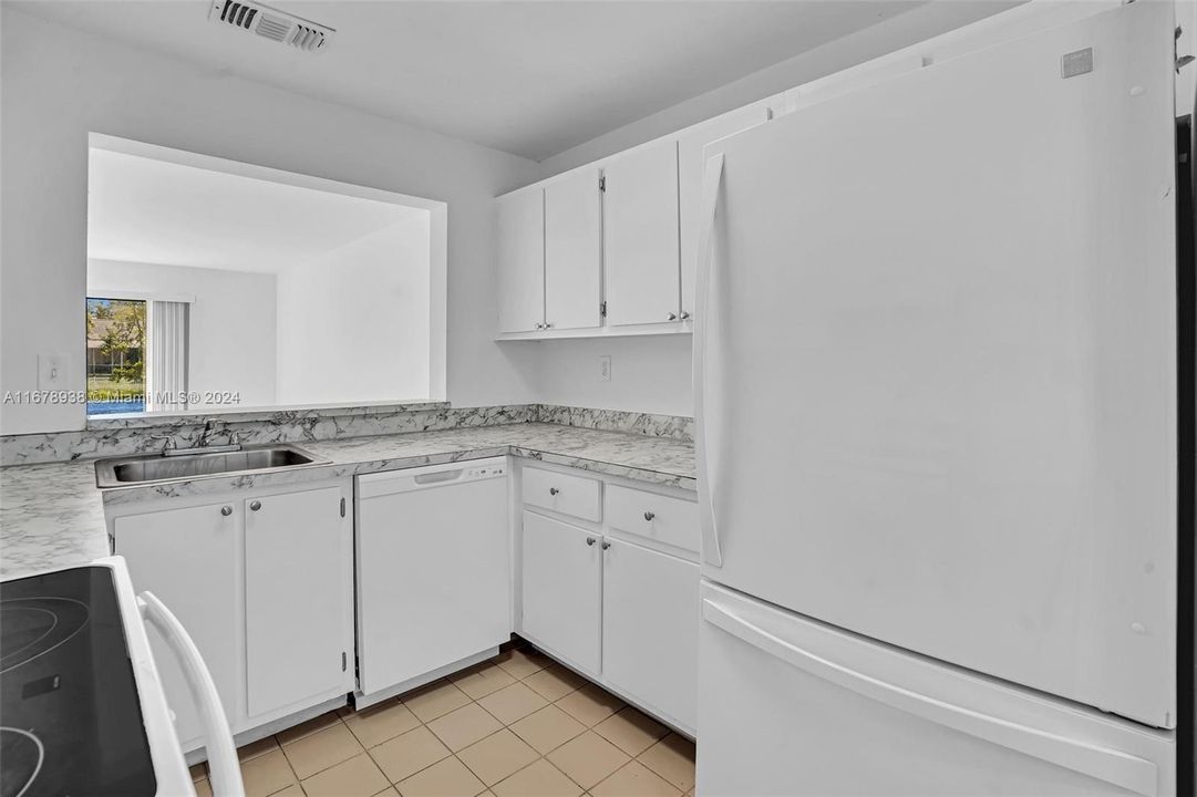 For Sale: $315,000 (2 beds, 2 baths, 1113 Square Feet)