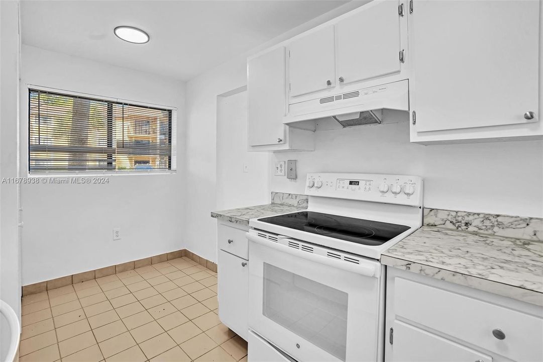 For Sale: $315,000 (2 beds, 2 baths, 1113 Square Feet)