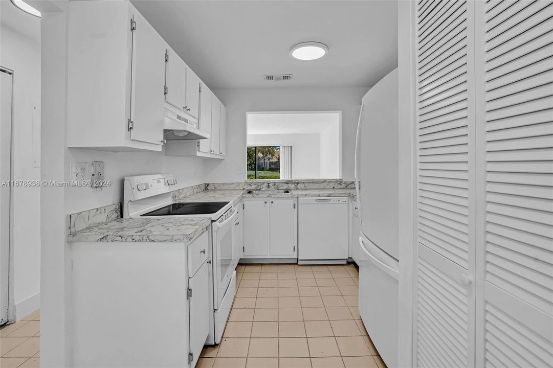 For Sale: $315,000 (2 beds, 2 baths, 1113 Square Feet)