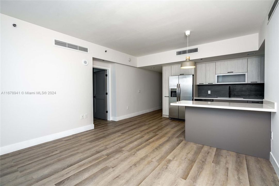 For Rent: $5,200 (2 beds, 2 baths, 986 Square Feet)