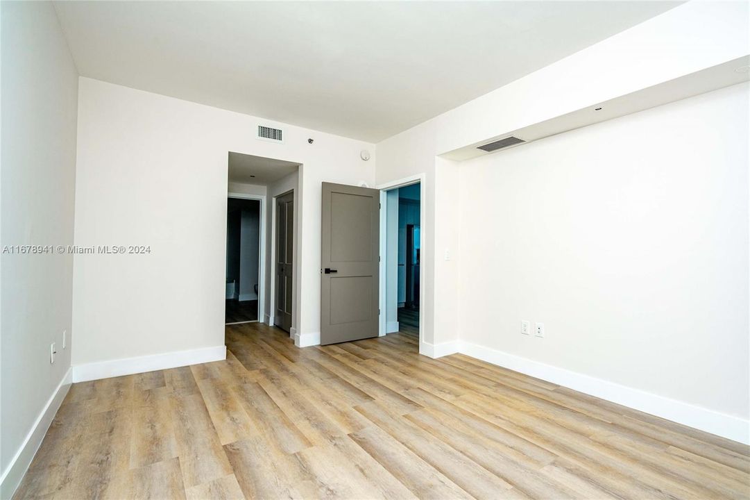 For Rent: $5,200 (2 beds, 2 baths, 986 Square Feet)