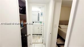 For Rent: $2,000 (1 beds, 1 baths, 947 Square Feet)