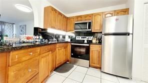 For Rent: $2,000 (1 beds, 1 baths, 947 Square Feet)