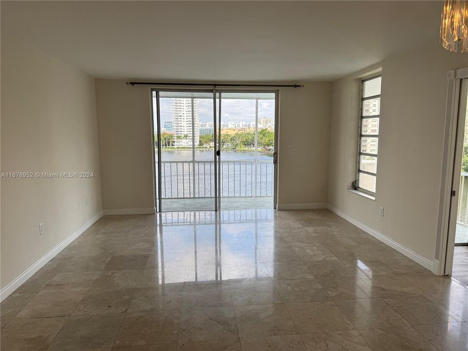 For Rent: $3,400 (2 beds, 2 baths, 1083 Square Feet)