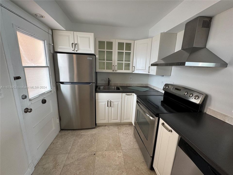 For Rent: $3,400 (2 beds, 2 baths, 1083 Square Feet)