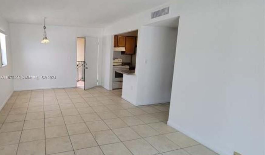 For Rent: $1,900 (1 beds, 1 baths, 583 Square Feet)