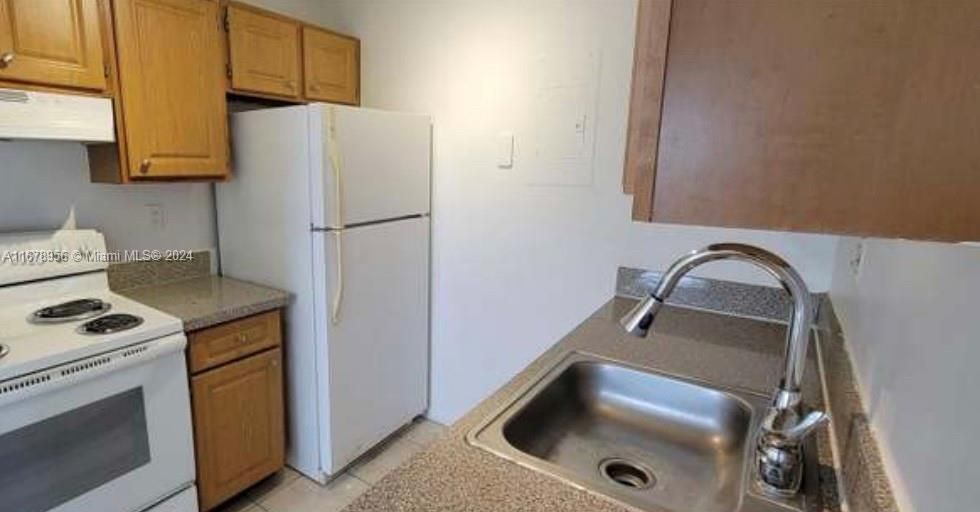 For Rent: $1,900 (1 beds, 1 baths, 583 Square Feet)