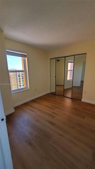 For Rent: $2,200 (2 beds, 1 baths, 728 Square Feet)