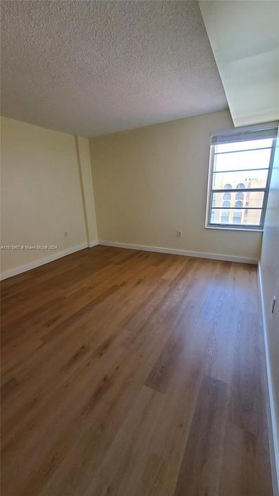 For Rent: $2,200 (2 beds, 1 baths, 728 Square Feet)