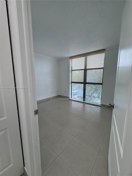 For Rent: $2,400 (2 beds, 2 baths, 910 Square Feet)