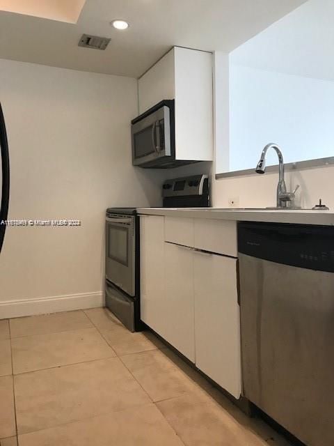 For Rent: $2,900 (2 beds, 2 baths, 1030 Square Feet)