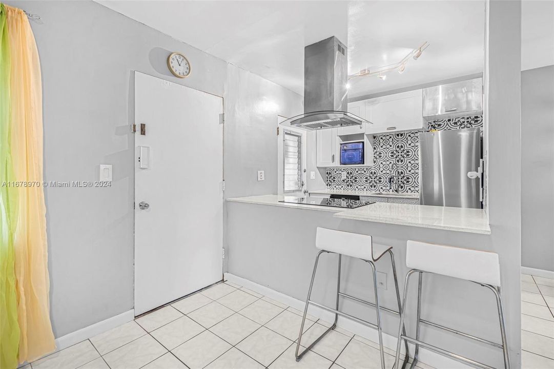 For Sale: $80,000 (1 beds, 1 baths, 688 Square Feet)