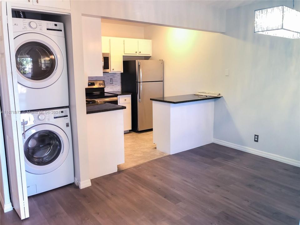 For Rent: $1,850 (2 beds, 2 baths, 802 Square Feet)