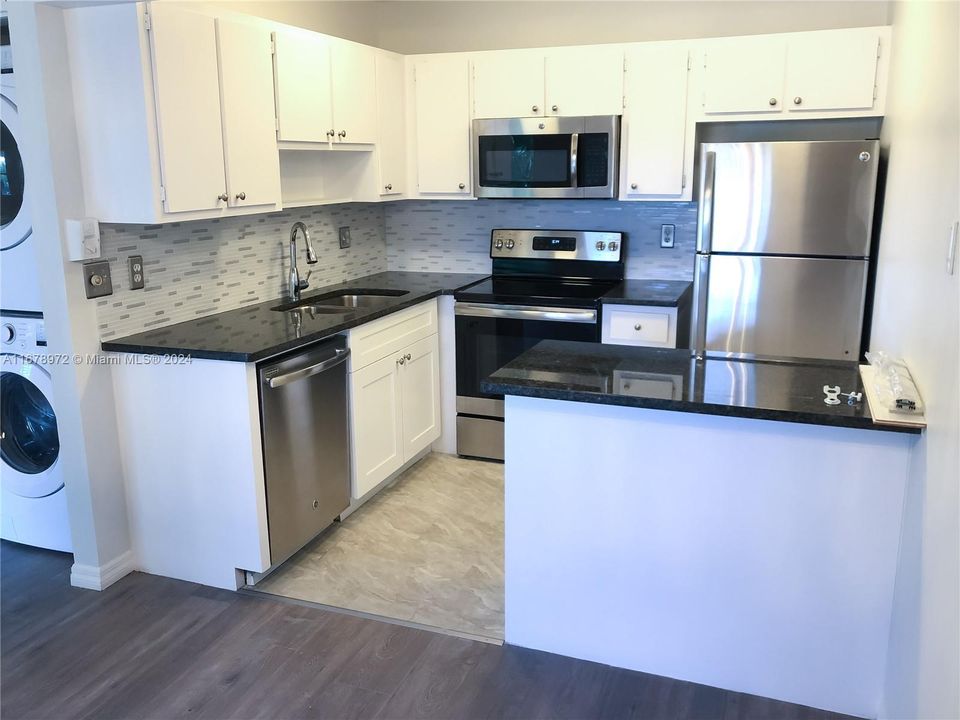 For Rent: $1,850 (2 beds, 2 baths, 802 Square Feet)