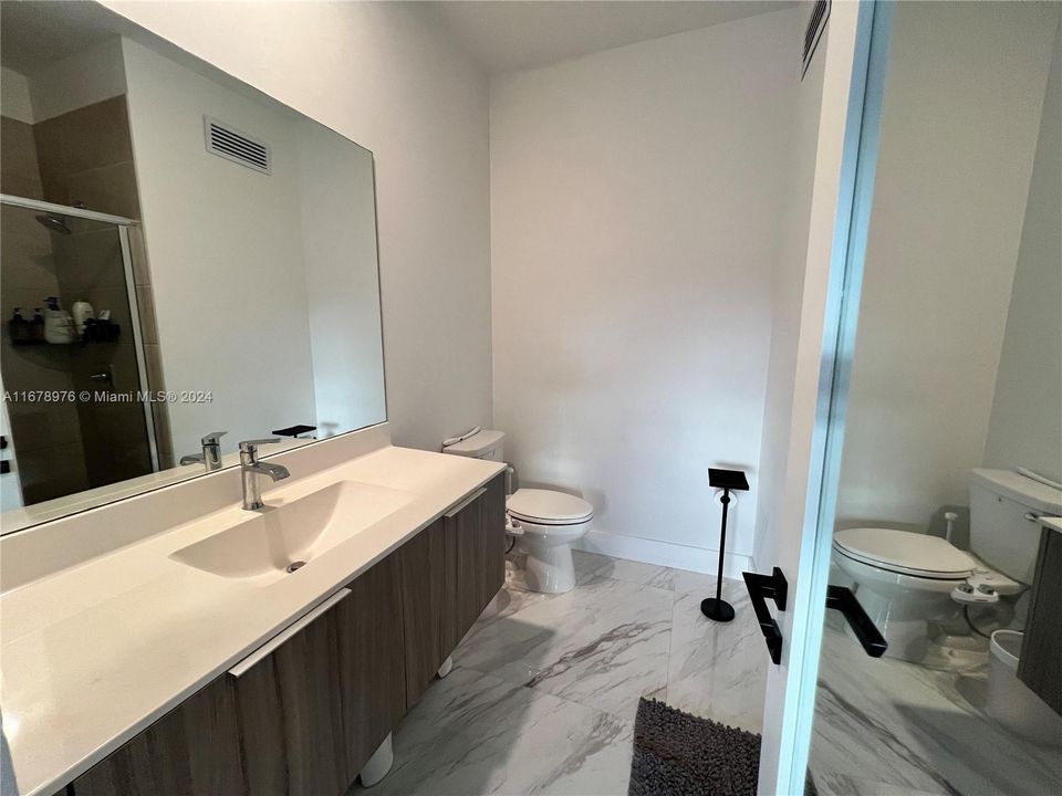 For Rent: $3,200 (2 beds, 2 baths, 1135 Square Feet)