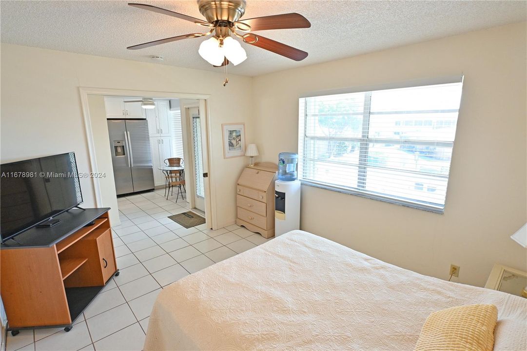 For Sale: $219,900 (2 beds, 2 baths, 1148 Square Feet)