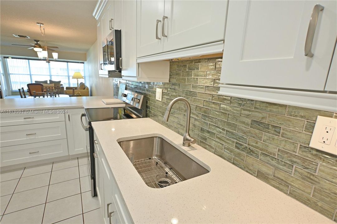 For Sale: $219,900 (2 beds, 2 baths, 1148 Square Feet)