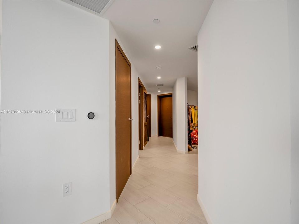 For Sale: $1,699,000 (2 beds, 2 baths, 1334 Square Feet)