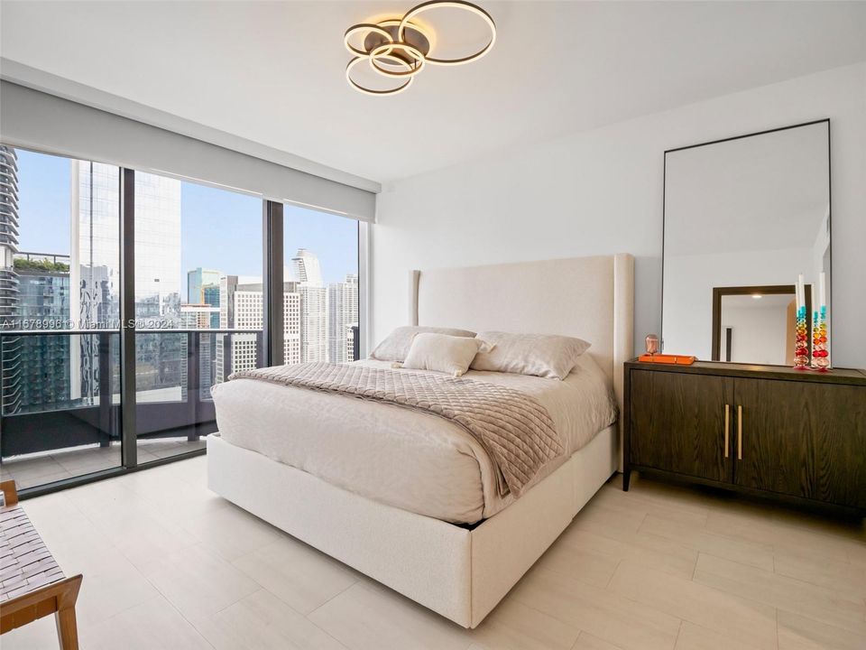 For Sale: $1,699,000 (2 beds, 2 baths, 1334 Square Feet)