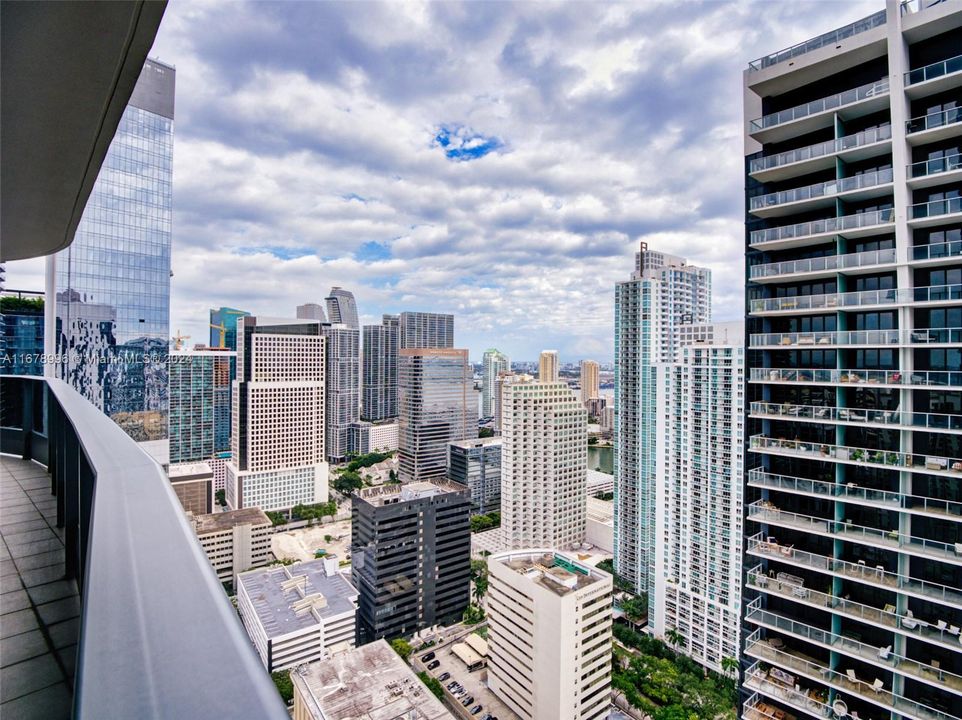 For Sale: $1,699,000 (2 beds, 2 baths, 1334 Square Feet)