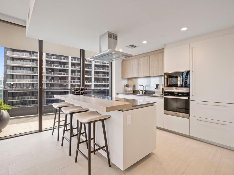 For Sale: $1,699,000 (2 beds, 2 baths, 1334 Square Feet)