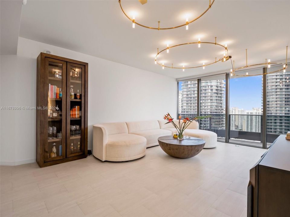 For Sale: $1,699,000 (2 beds, 2 baths, 1334 Square Feet)