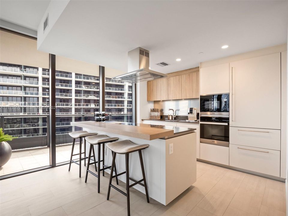 For Sale: $1,699,000 (2 beds, 2 baths, 1334 Square Feet)