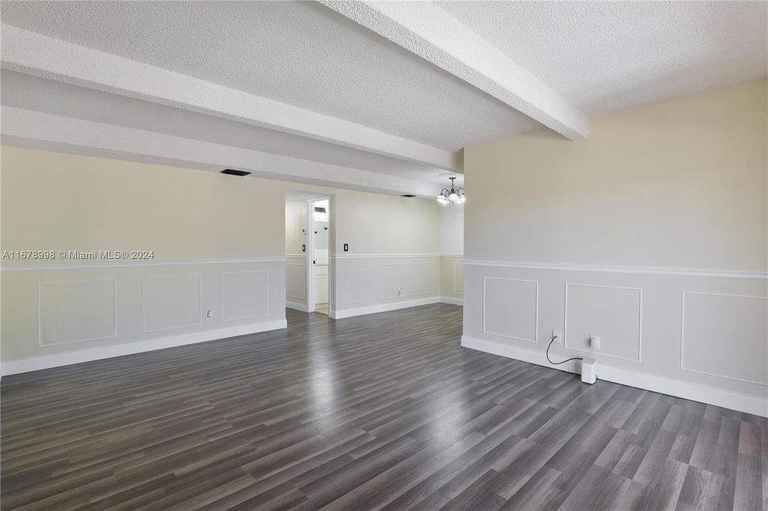 For Sale: $249,900 (2 beds, 2 baths, 905 Square Feet)