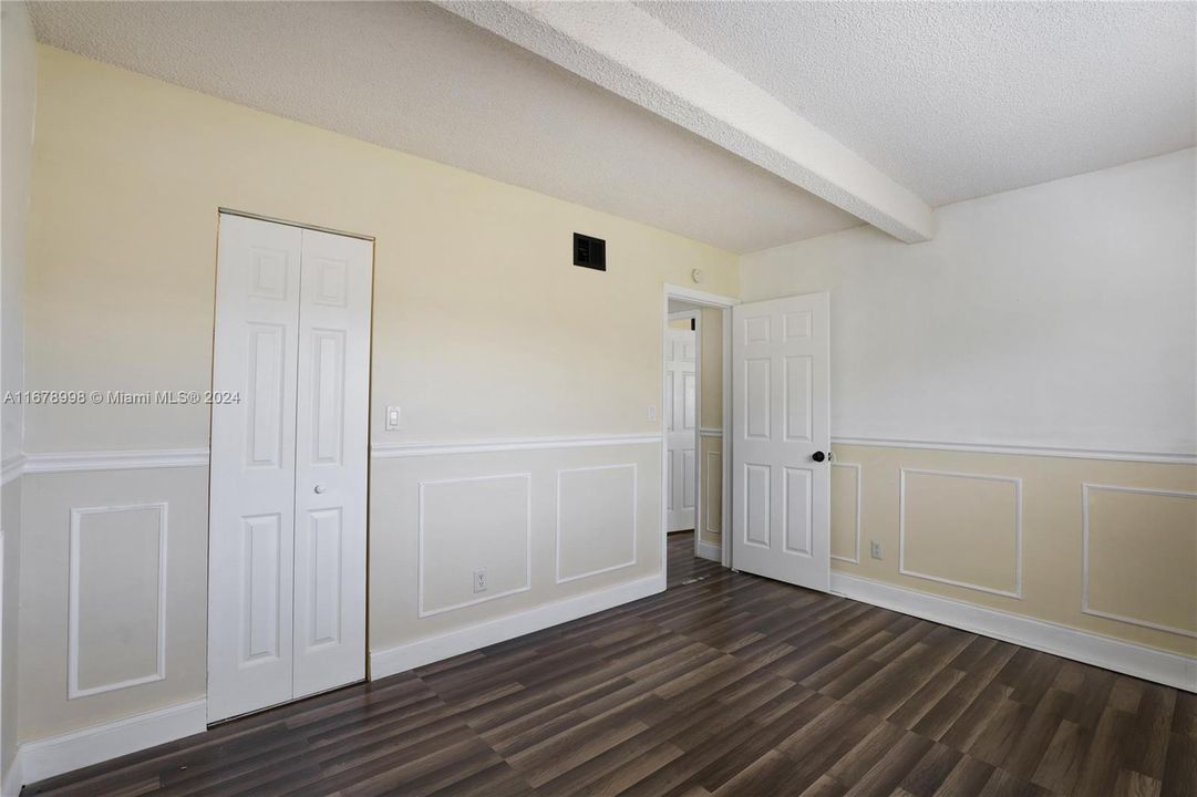 For Sale: $249,900 (2 beds, 2 baths, 905 Square Feet)