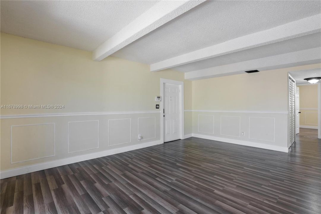 For Sale: $249,900 (2 beds, 2 baths, 905 Square Feet)