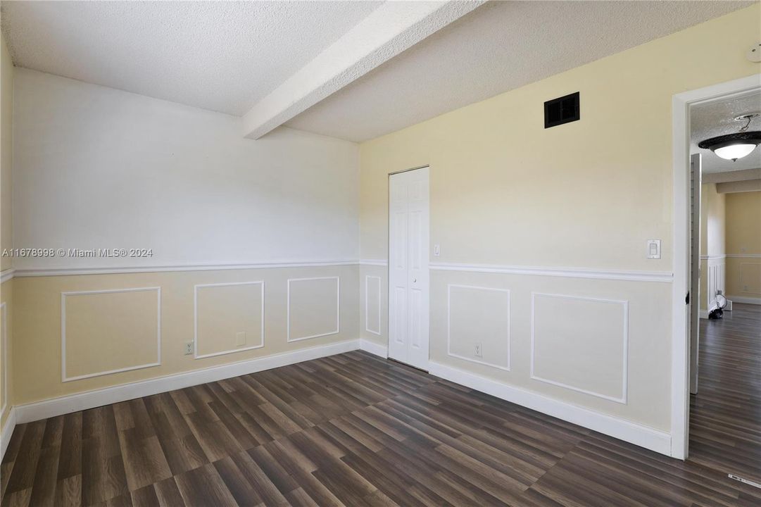 For Sale: $249,900 (2 beds, 2 baths, 905 Square Feet)