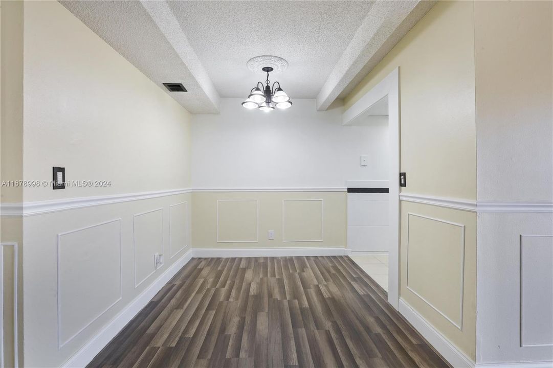 For Sale: $249,900 (2 beds, 2 baths, 905 Square Feet)