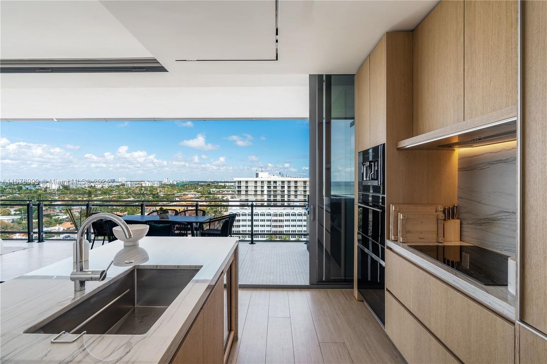 For Sale: $2,100,000 (1 beds, 1 baths, 851 Square Feet)