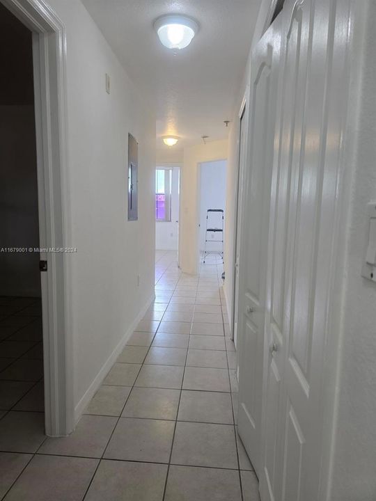 For Rent: $2,800 (3 beds, 2 baths, 1260 Square Feet)