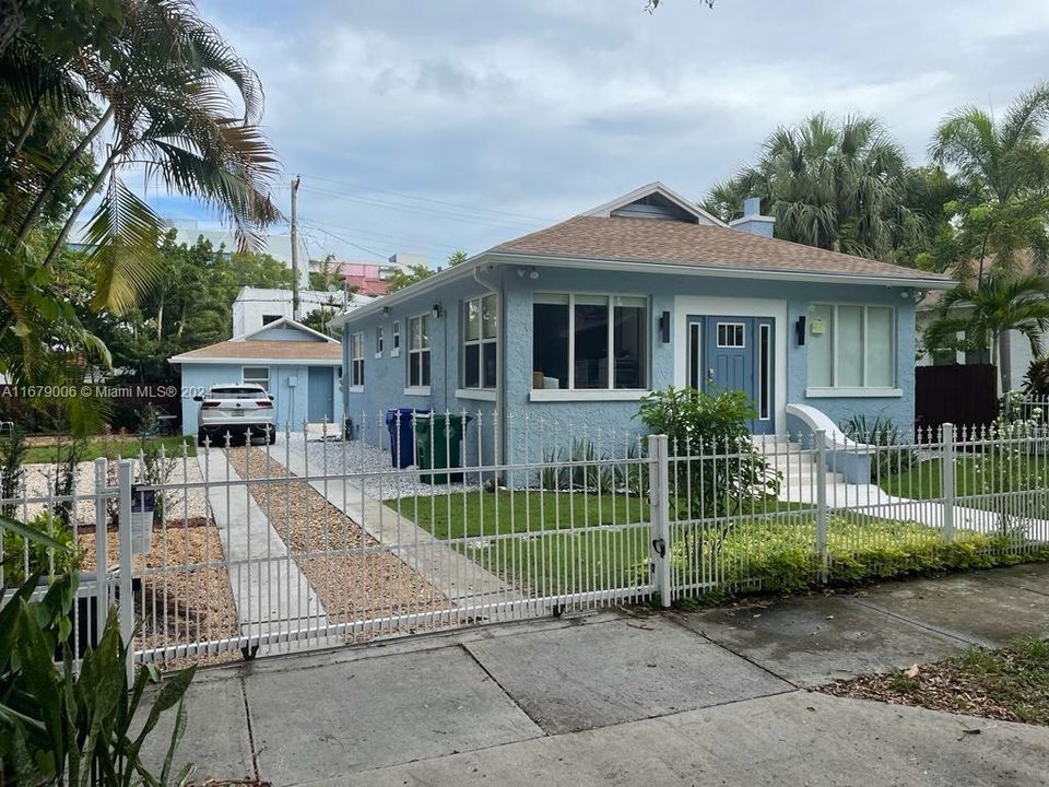 For Sale: $1,899,000 (3 beds, 3 baths, 1628 Square Feet)