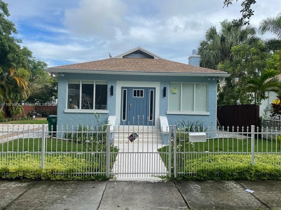 For Sale: $1,899,000 (3 beds, 3 baths, 1628 Square Feet)