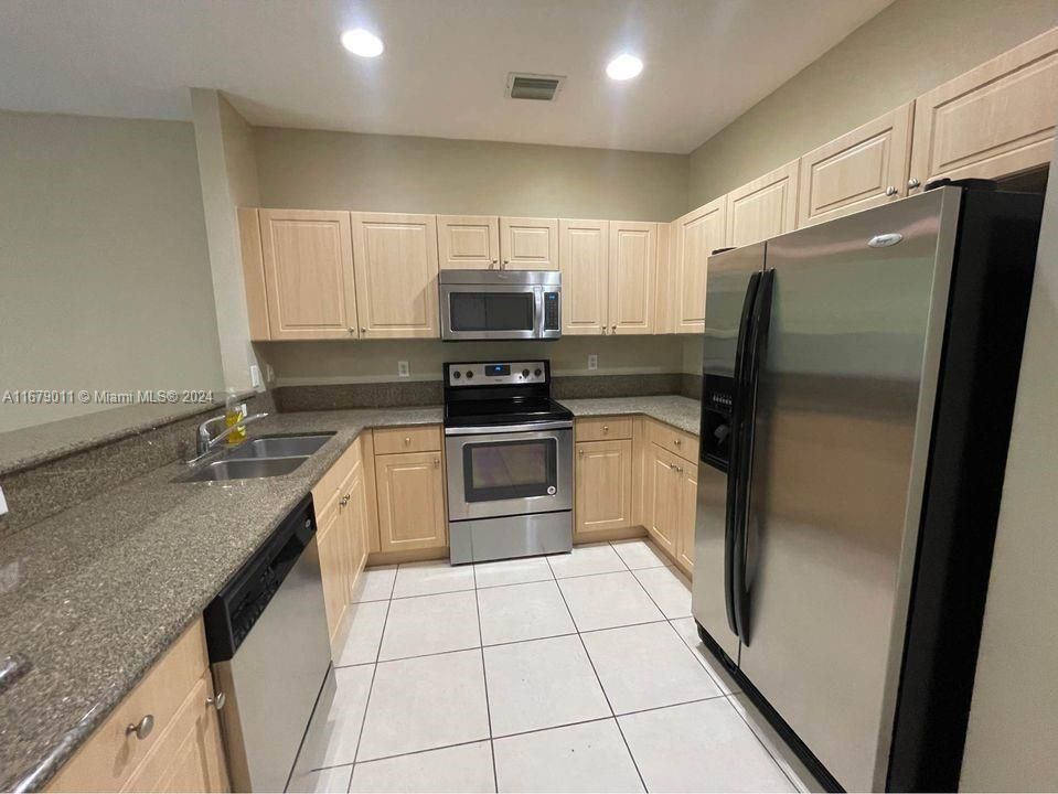 For Rent: $2,700 (3 beds, 2 baths, 1423 Square Feet)