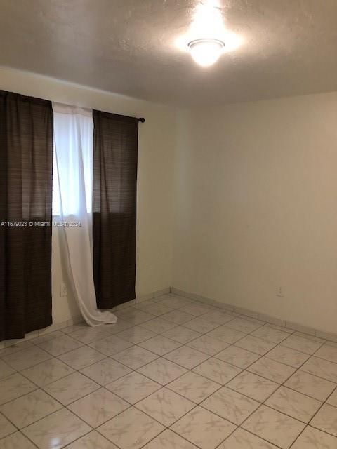 For Rent: $2,750 (2 beds, 1 baths, 2582 Square Feet)