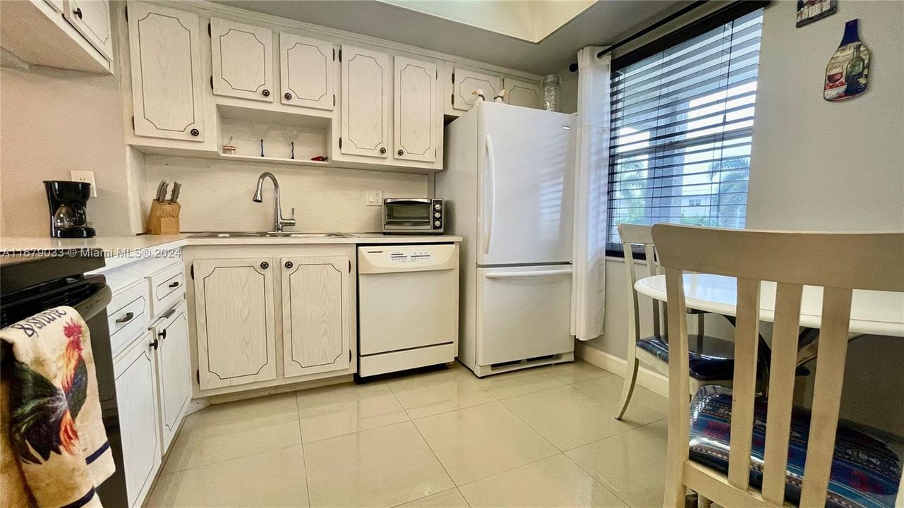 For Sale: $159,000 (2 beds, 2 baths, 955 Square Feet)