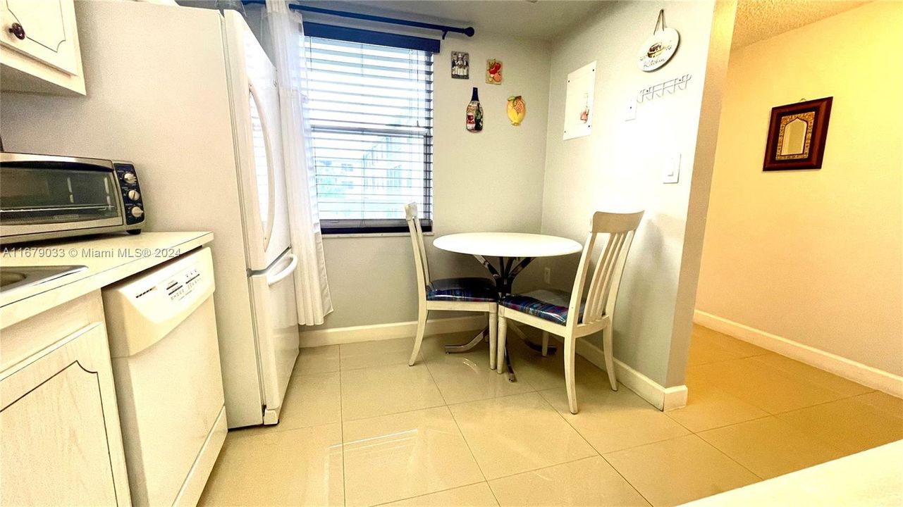 For Sale: $159,000 (2 beds, 2 baths, 955 Square Feet)