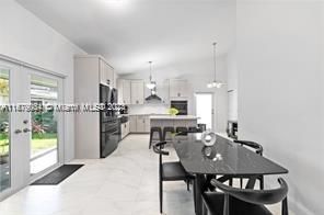 For Sale: $549,900 (3 beds, 2 baths, 1425 Square Feet)